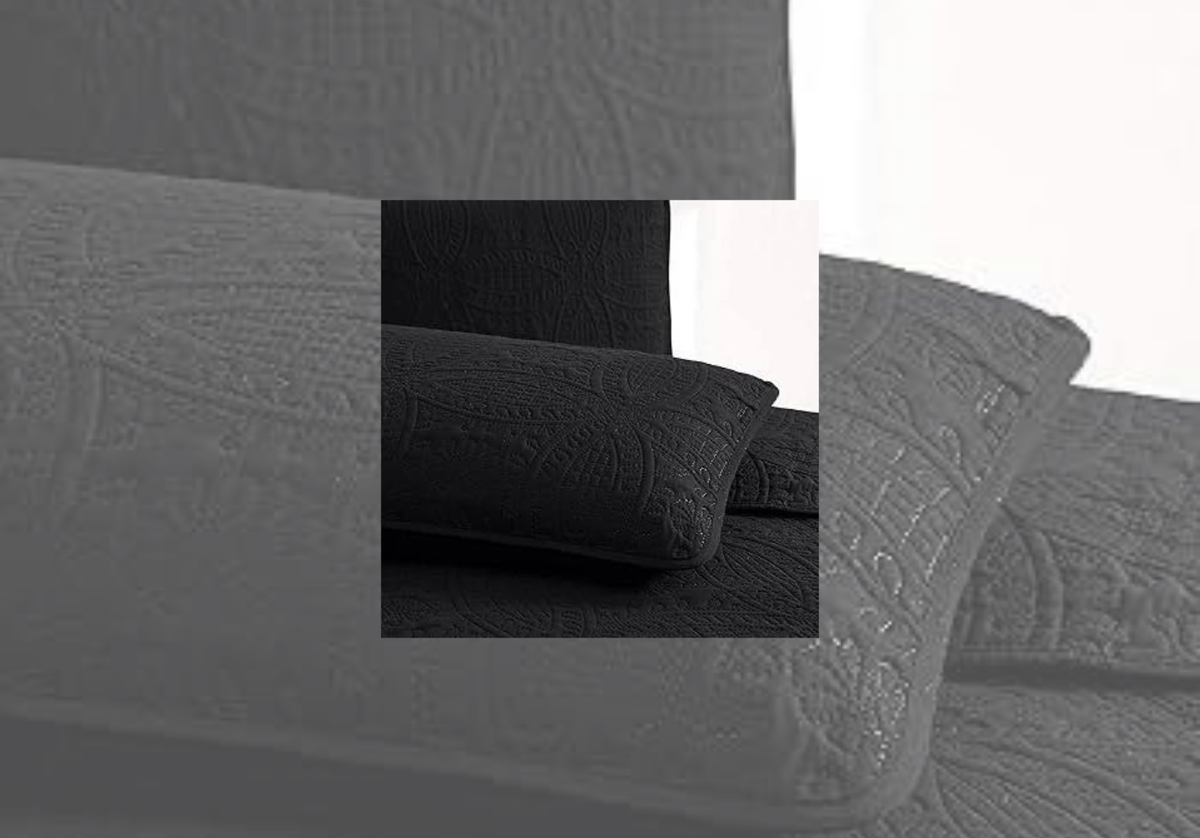 Layaan Homes Black Thin Quilted Set
