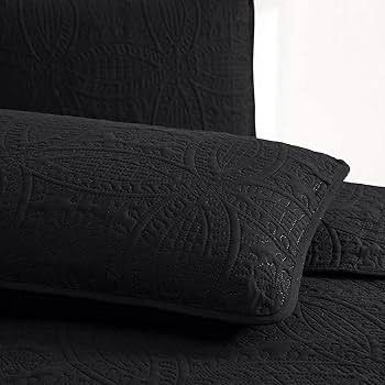 Layaan Homes Black Thin Quilted Set